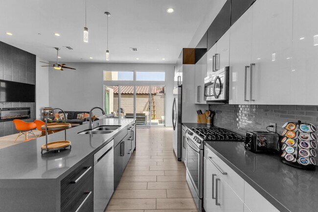 Building Photo - 51855 Avenida Juarez