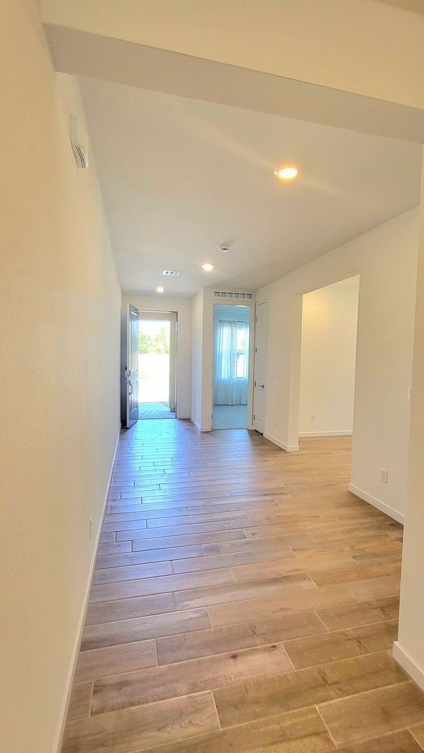 Building Photo - 5447 Splendido Ave