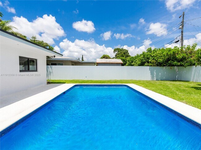 Building Photo - 1181 NE 202nd St