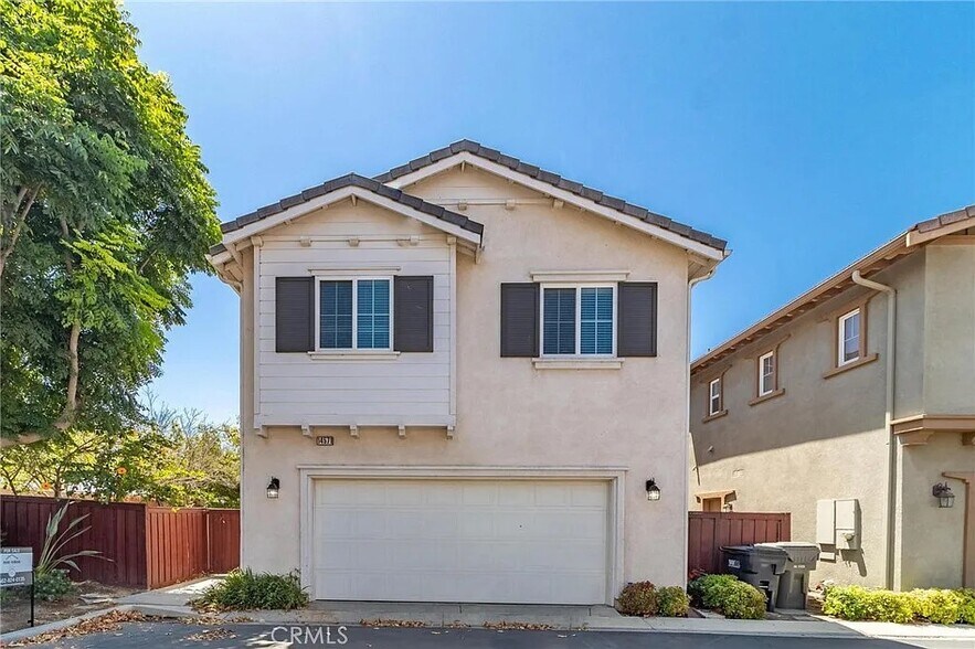 Building Photo - 14571 Longwood Ave