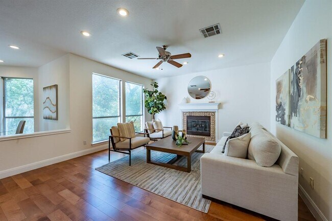 Building Photo - 7724 Yaupon Dr