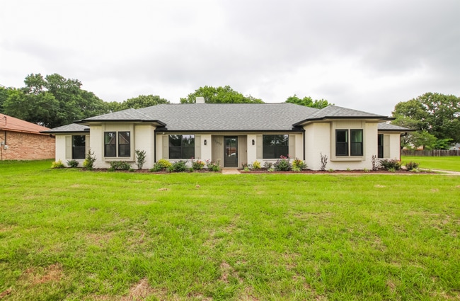 Primary Photo - Available Now! Stunning 4 Bedroom 3.5 Bath...