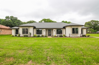Building Photo - Available Now! Stunning 4 Bedroom 3.5 Bath...