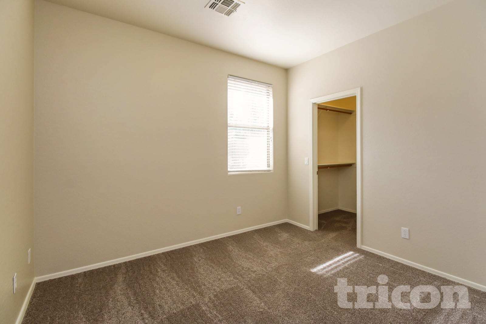 Building Photo - 4325 N 125th Ave