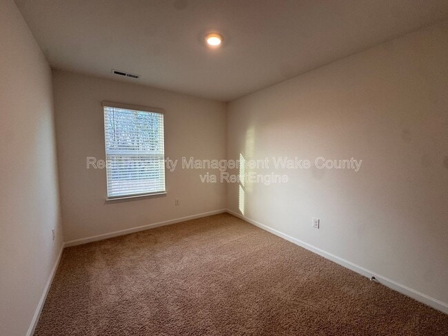 Building Photo - 407 Belgian Red Wy