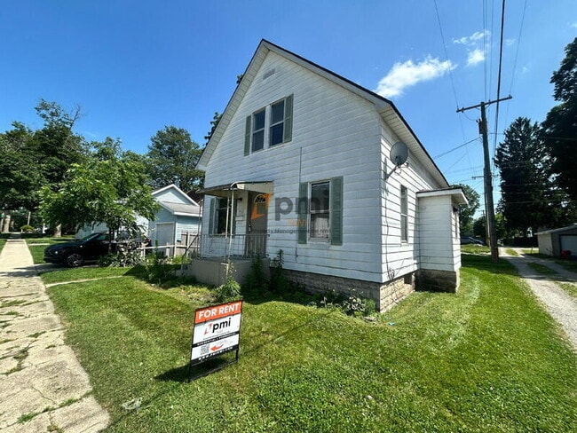 Building Photo - 906 2nd St