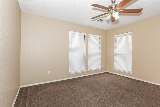 Building Photo - 9313 S Land Ave