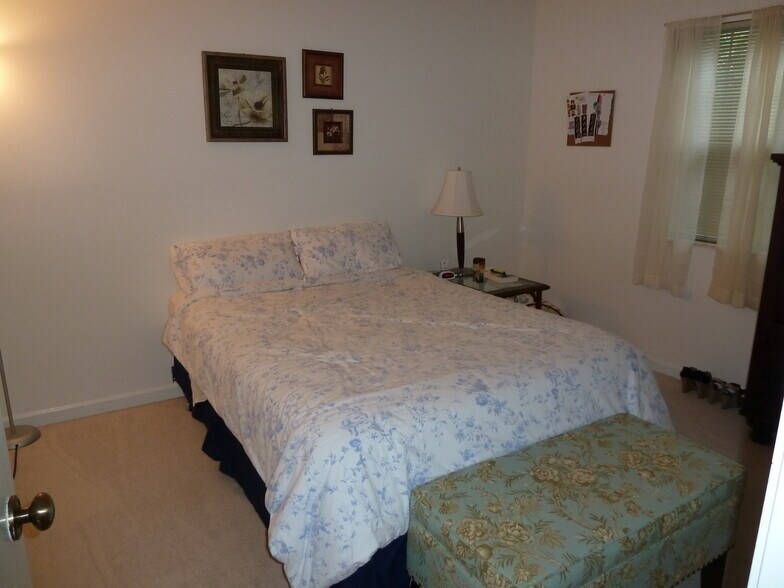 Building Photo - 8875 Flamingo Ct