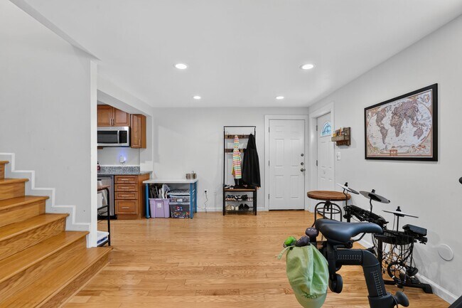 Building Photo - 4725 Springbrook Dr