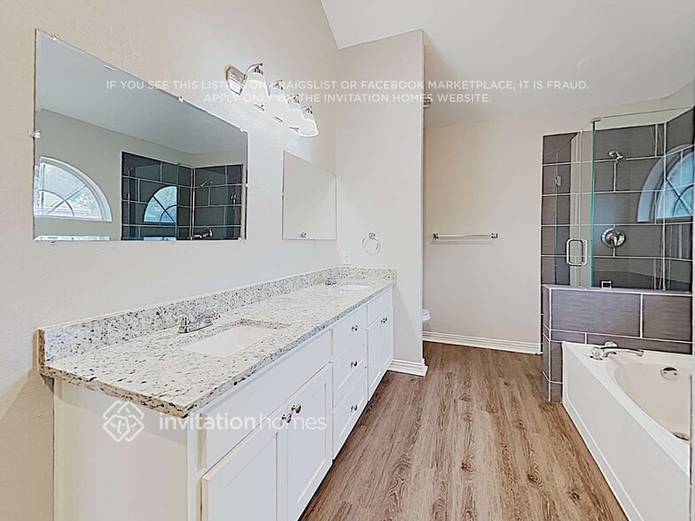 Building Photo - 8490 Hidden Spring Dr