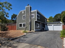 Building Photo - 2432 Topaz Dr