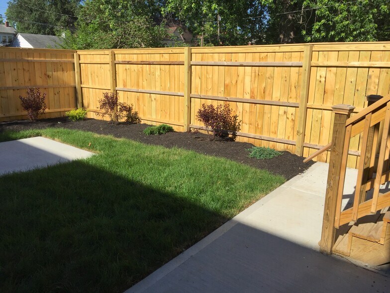 Building Photo - 323 Parkwood Ave