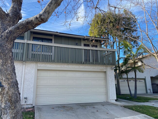 Building Photo - Spacious Condo Thousand Oaks