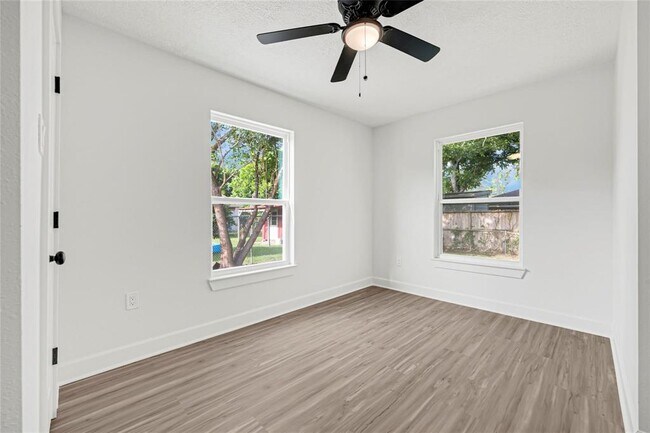 Building Photo - 3910 Cetti St
