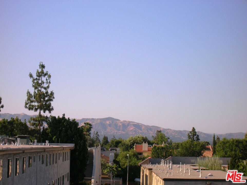 View - 18307 Burbank Blvd