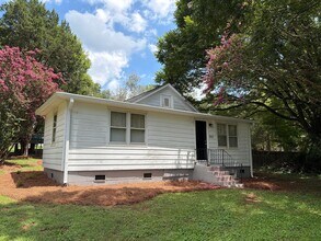 Building Photo - 3152 S Stratford Rd
