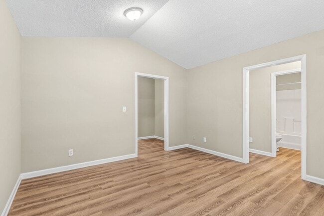 Building Photo - Welcome to this charming 4 bedroom, 2 bathroom home located in Greensboro, NC.