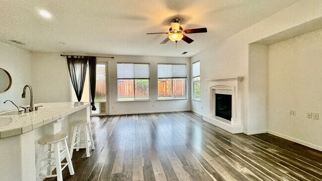 Building Photo - NOW AVAILABLE- COZY 3 BED, 2 BATH, 2 CAR GARAGE IN A QUIET NEIGHBORHOOD, NORTH NATOMAS