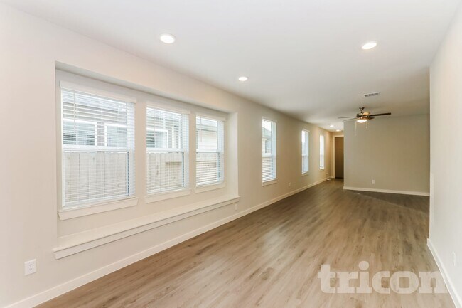 Building Photo - 2418 Cohorn Trl