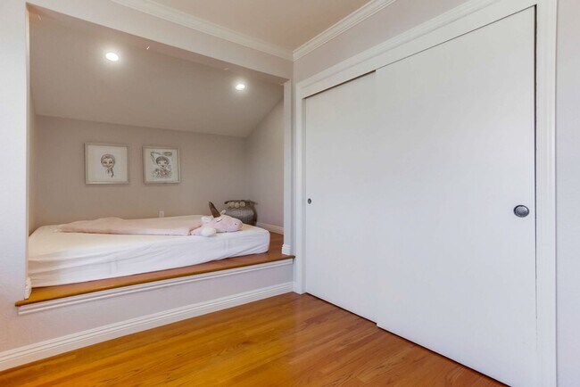 Building Photo - Stunning 4 Bed, 3 Bath Home on Cul-de-Sac in Scripps Ranch - No Pet Allowed