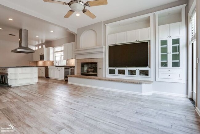 Building Photo - Impeccably Designed 4Bdm 4Ba Home in Desir...