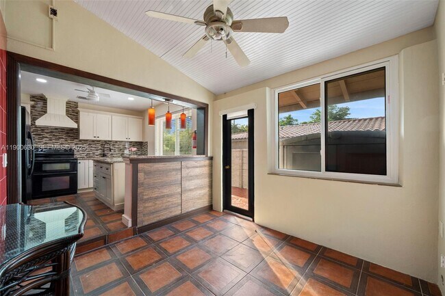 Building Photo - 6150 SW 15th St