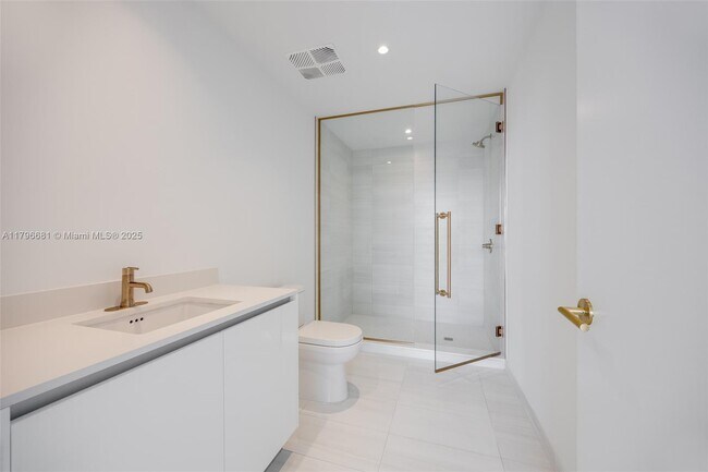 Building Photo - 2678 Tigertail Ave