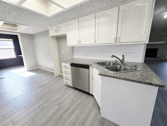 Building Photo - 217 Cypress Dr