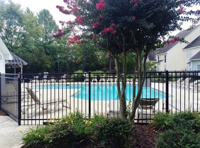 Building Photo - NW Townhome off of New Garden, Updated, Wo...