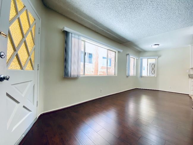 Building Photo - 1440 Centinela Ave