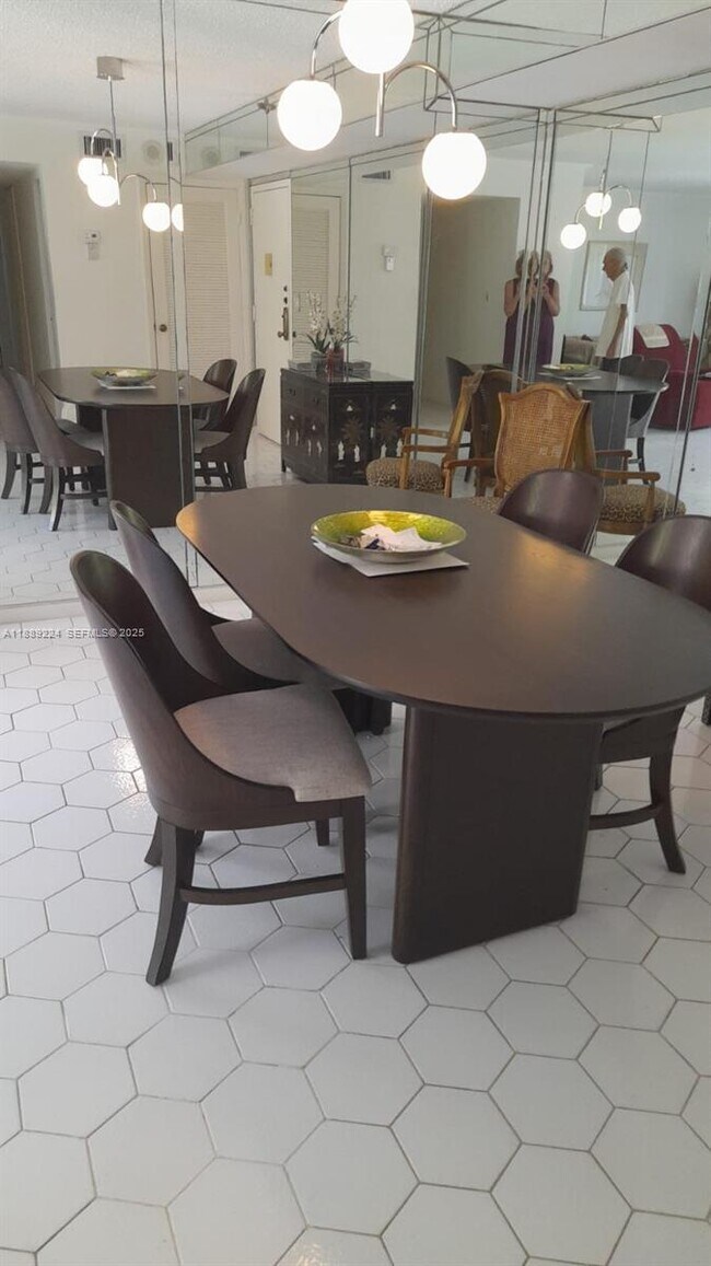 Building Photo - 17500 N Bay Rd