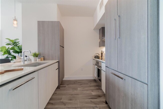 Building Photo - 111 SE 1st Ave