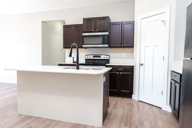 Building Photo - 3412 E Aster St