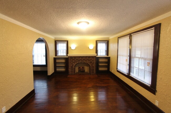 Building Photo - 1605 4th Terrace W