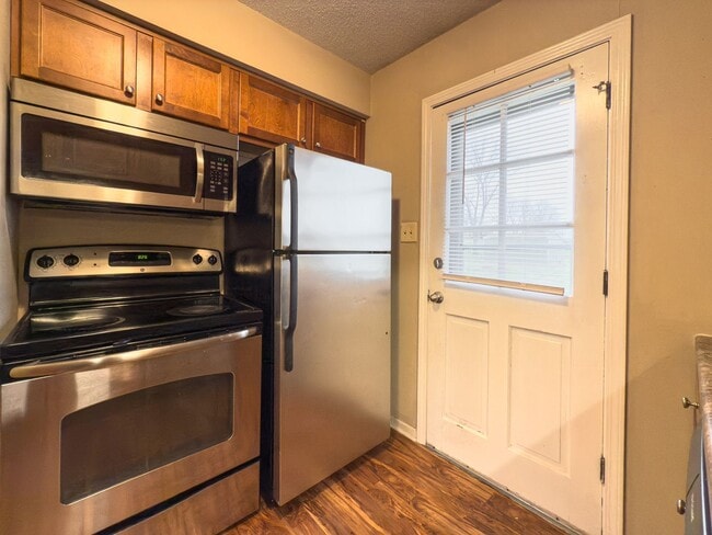 Building Photo - 2503-2503 E Morris Dr