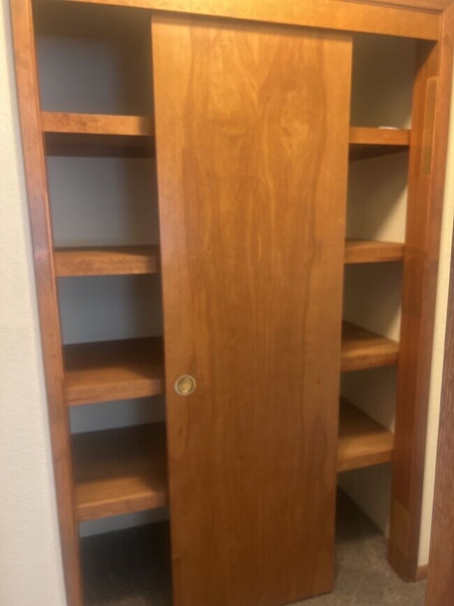 Building Photo - 2149 Woodcrest Ct