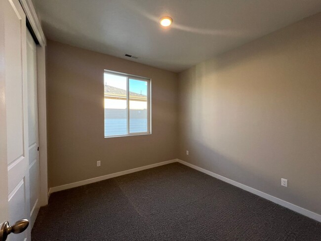 Building Photo - Brand new 3 bed 2.5 bath townhome in Stars...