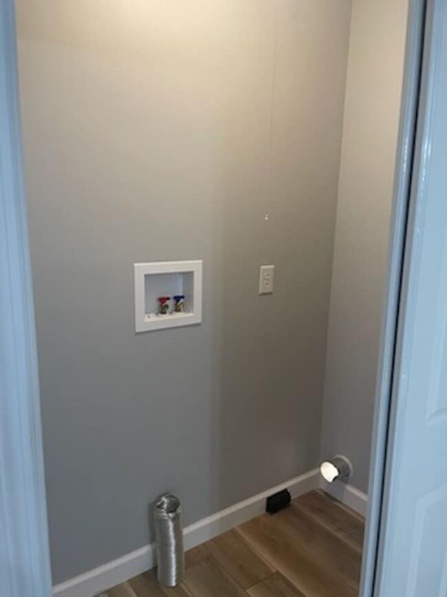 Building Photo - Fully Renovated Three Bedroom Home in Huntington