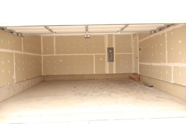 Building Photo - 15-17 Florence Sarah Ln