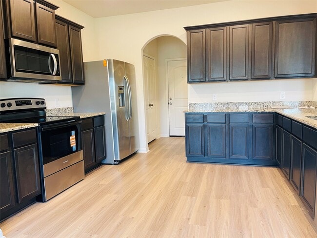 Building Photo - 11042 Hillside Creek Dr