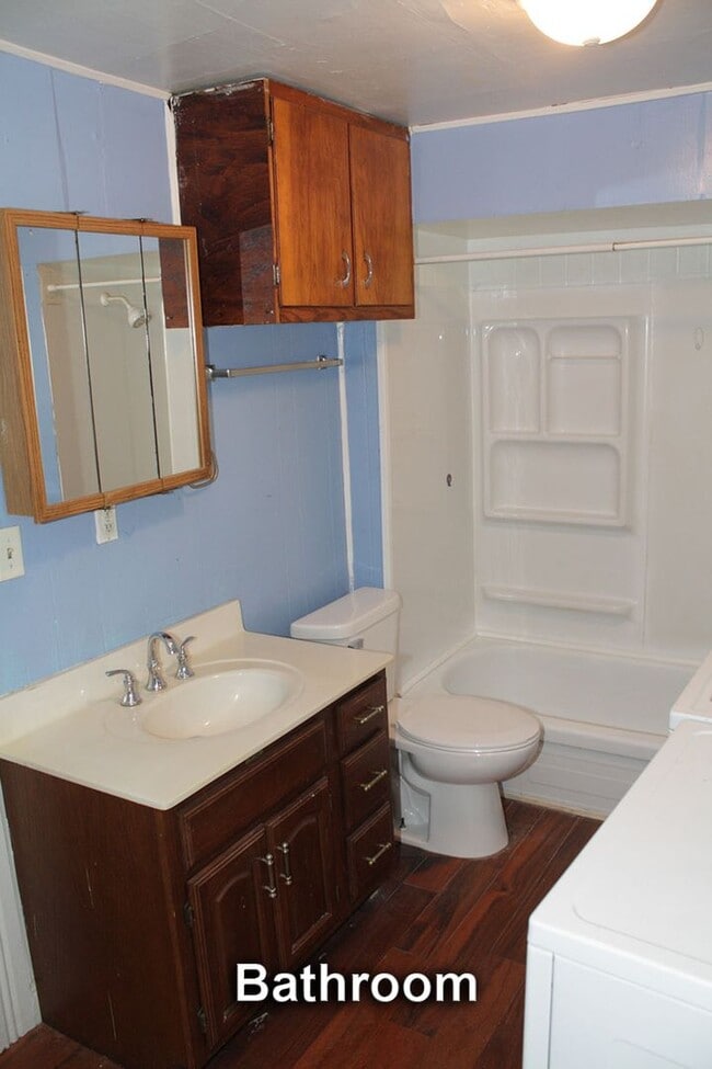 Building Photo - 2 bed 1 bath home with garage