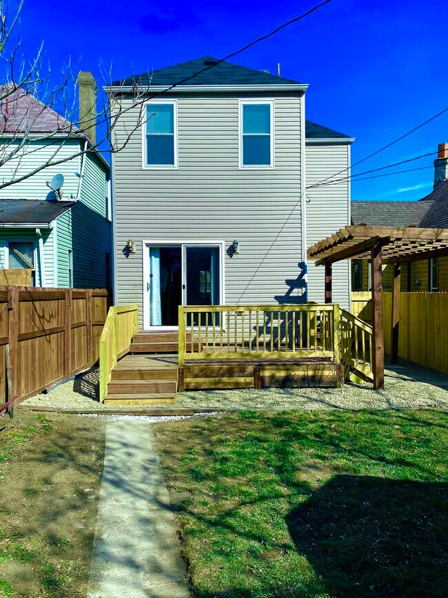 Building Photo - 1049 Fair Ave