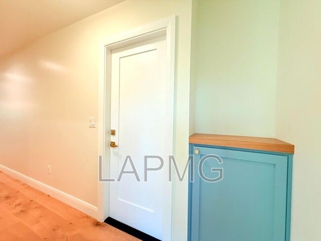 Building Photo - 4762 Charters Ave