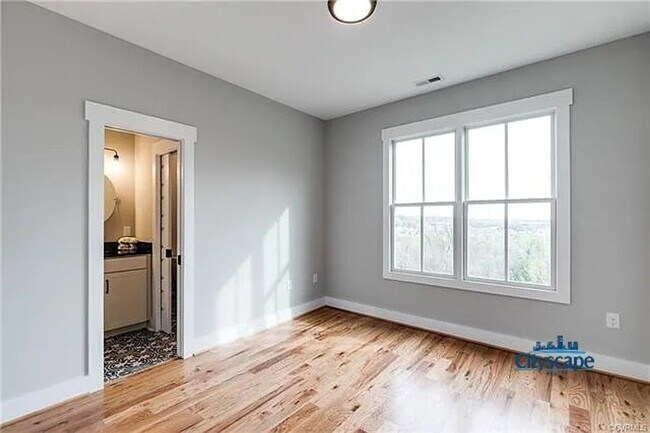 Building Photo - SWANKY 3 BEDROOM NEWER HOME IN HISTORIC CH...