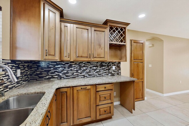 Building Photo - 3 bedroom, 2 bath single story home in Wes...