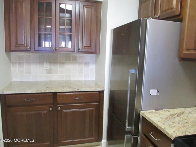 Building Photo - 32 Center Ave