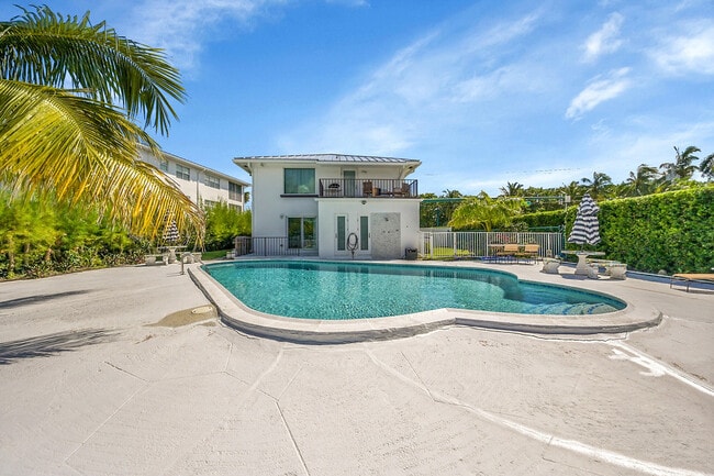 Building Photo - 1702 S Ocean Blvd