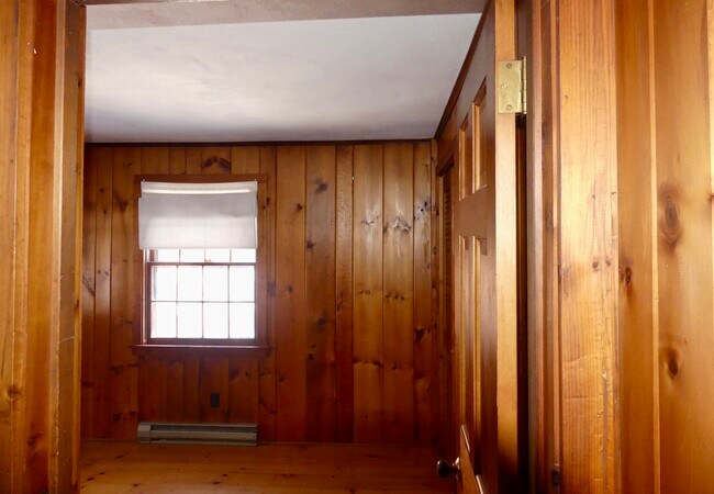 Building Photo - 82 River Rd