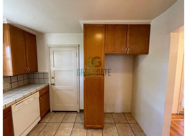Building Photo - Reduced Rent -3 BEDROOM 1 BATH HOME IN MODESTO!!