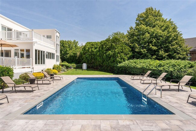 Building Photo - 45 Romana Dr